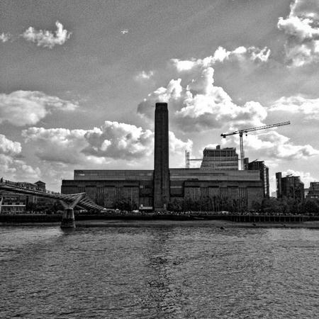 Tate Modern (re-edited version of an older picture)
